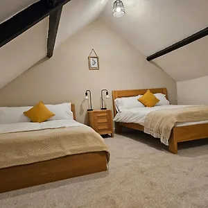 Skyline Queen's Suites 203 Swansea